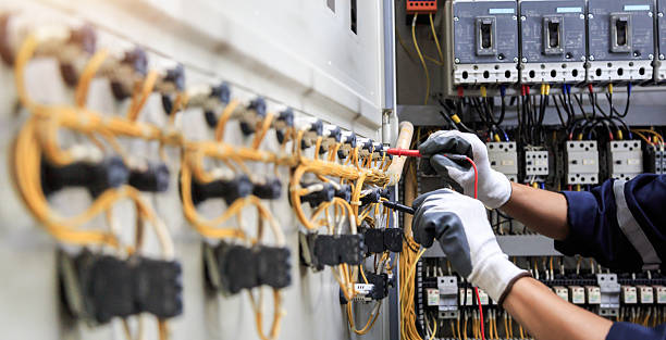 Professional Electrician technician working in Memphis, TX